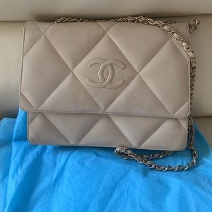 Vintage Chanel style purse all leather EUC minor color change on corners beige